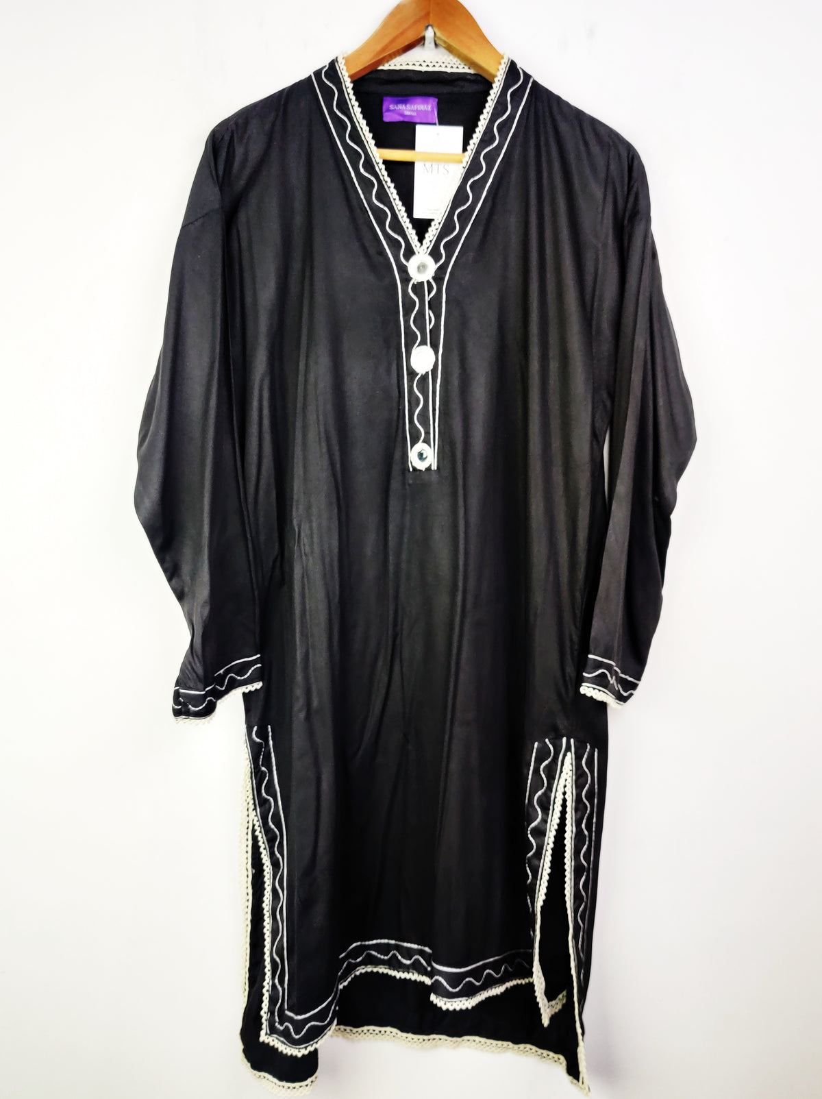 Buy online pre-used pre-loved 100% authentic & Original branded Sana Safinaz (BK-1993) available in Pakistan. Top international brands avilable.