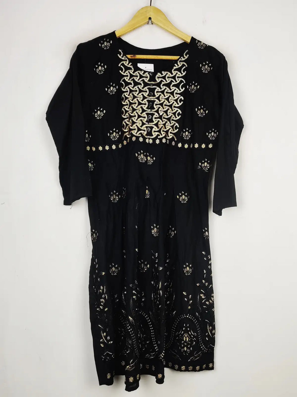 Buy online pre-used pre-loved 100% authentic & Original branded Unknown Brand (BK-2055) available in Pakistan. Top international brands avilable.