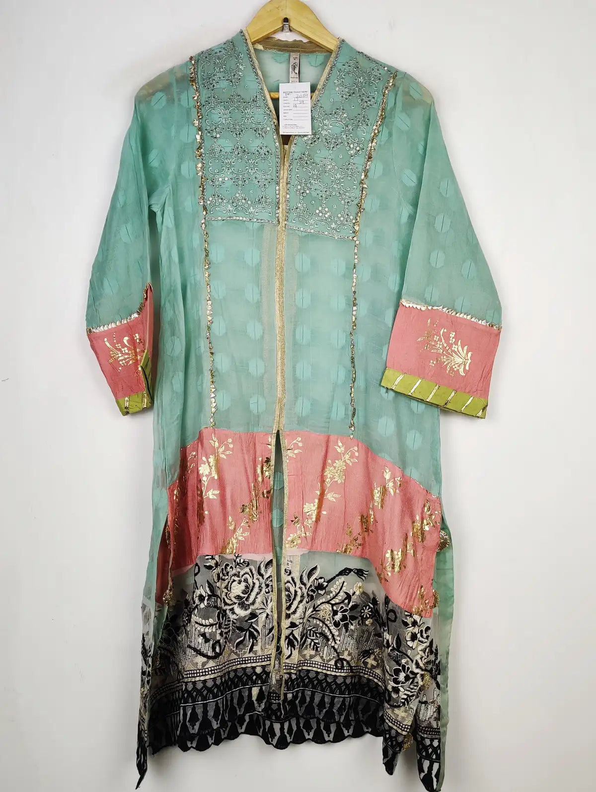 Buy online pre-used pre-loved 100% authentic & Original branded Outfitters (BK-2069) available in Pakistan. Top international brands avilable.