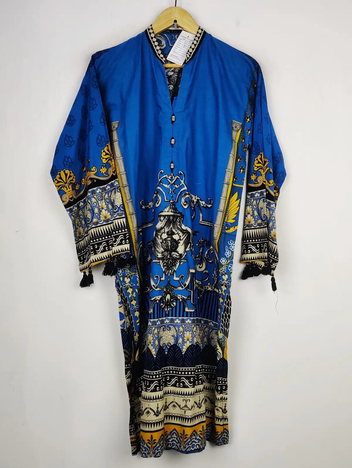 Buy online pre-used pre-loved 100% authentic & Original branded Outfitters (BK-2103) available in Pakistan. Top international brands avilable.