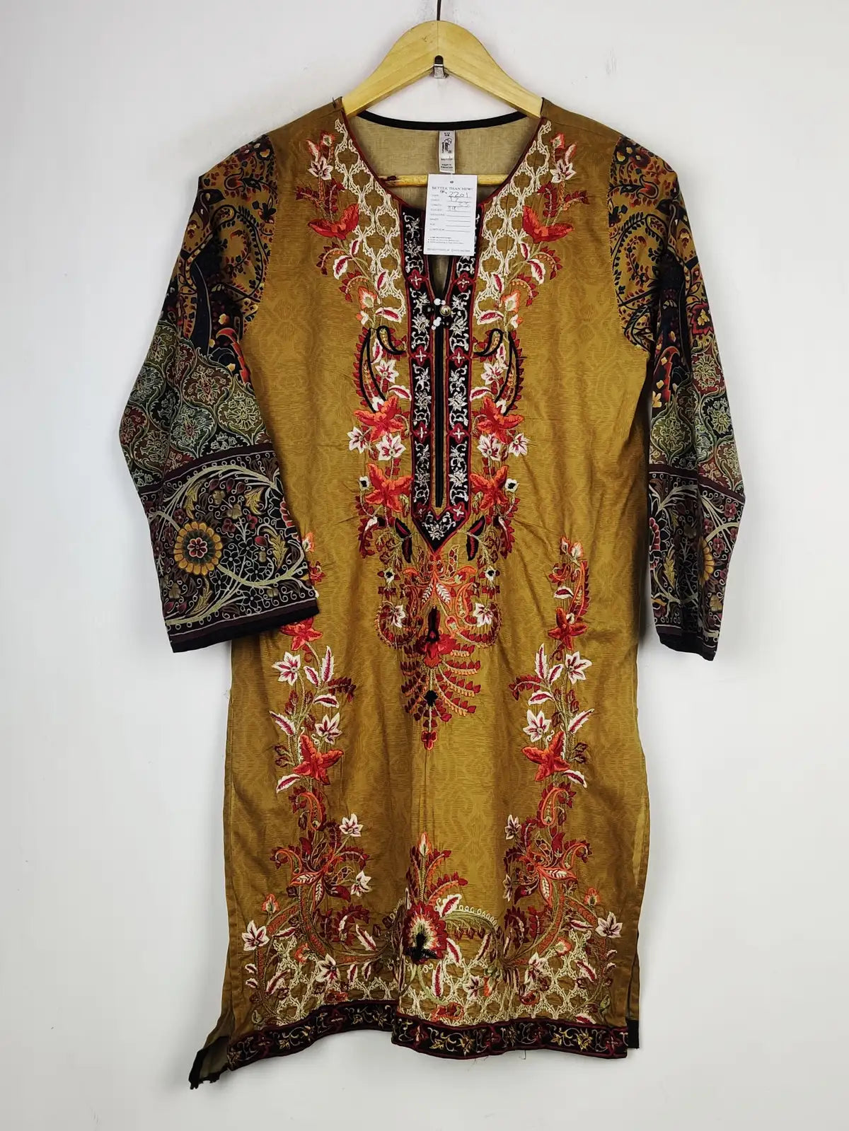 Buy online pre-used pre-loved 100% authentic & Original branded Outfitters (BK-2201) available in Pakistan. Top international brands avilable.