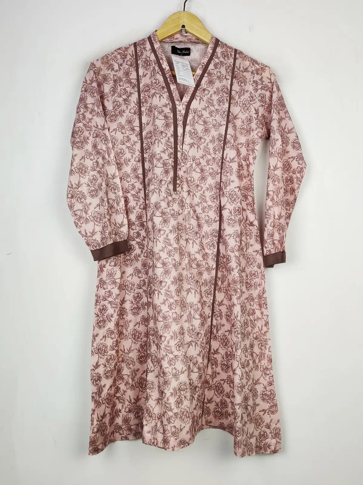 Buy online pre-used pre-loved 100% authentic & Original branded Man Bahar (BK-2225) available in Pakistan. Top international brands avilable.