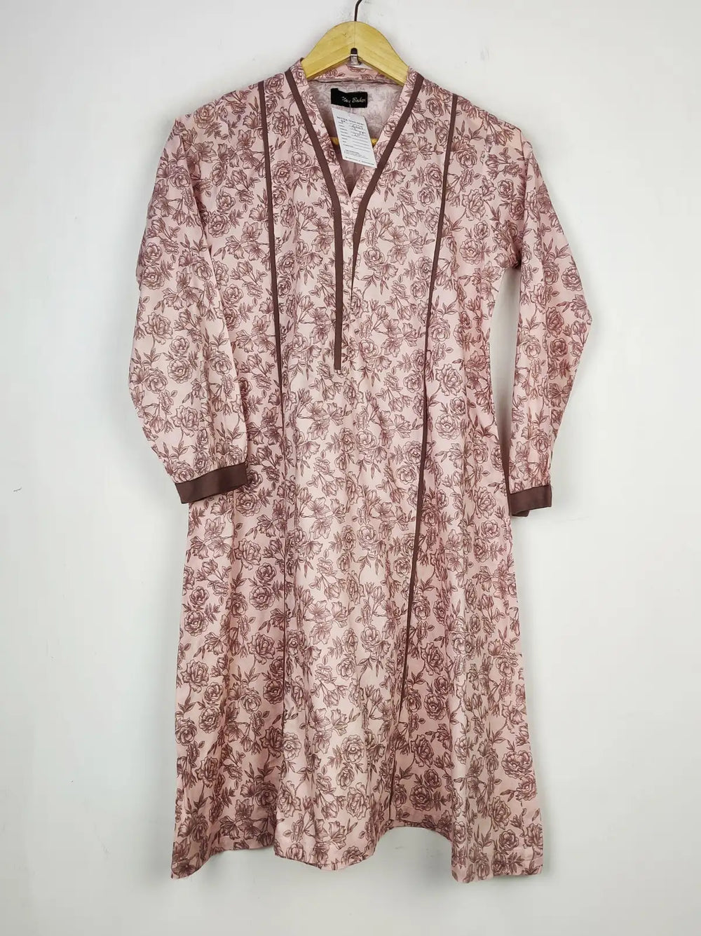 Buy online pre-used pre-loved 100% authentic & Original branded Man Bahar (BK-2225) available in Pakistan. Top international brands avilable.