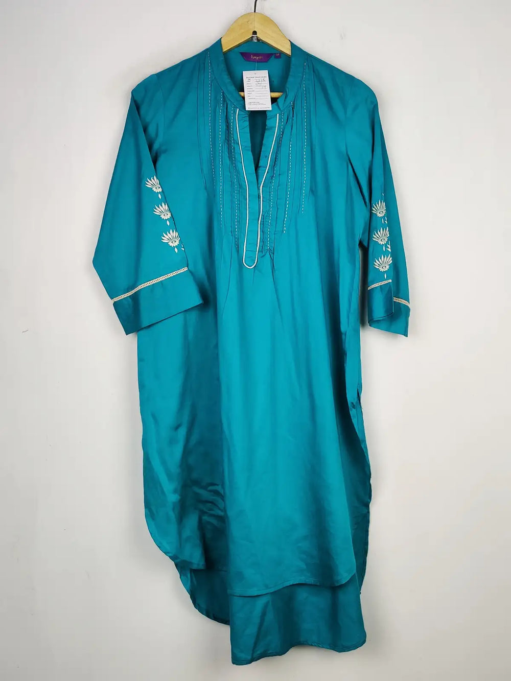 Buy online pre-used pre-loved 100% authentic & Original branded Rangriti (BK-2228) available in Pakistan. Top international brands avilable.