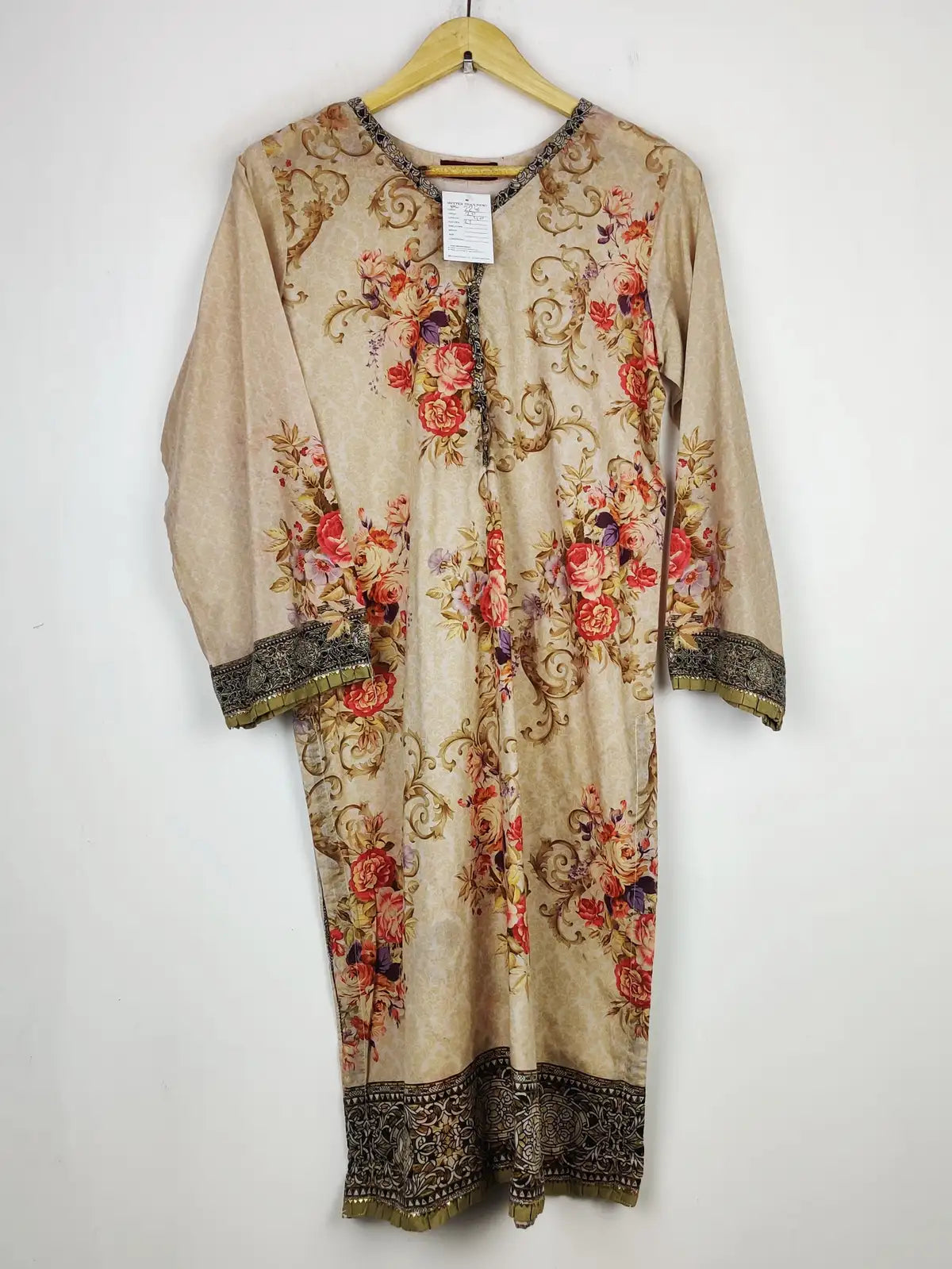 Buy online pre-used pre-loved 100% authentic & Original branded Bin Saeed (BK-2241) available in Pakistan. Top international brands avilable.
