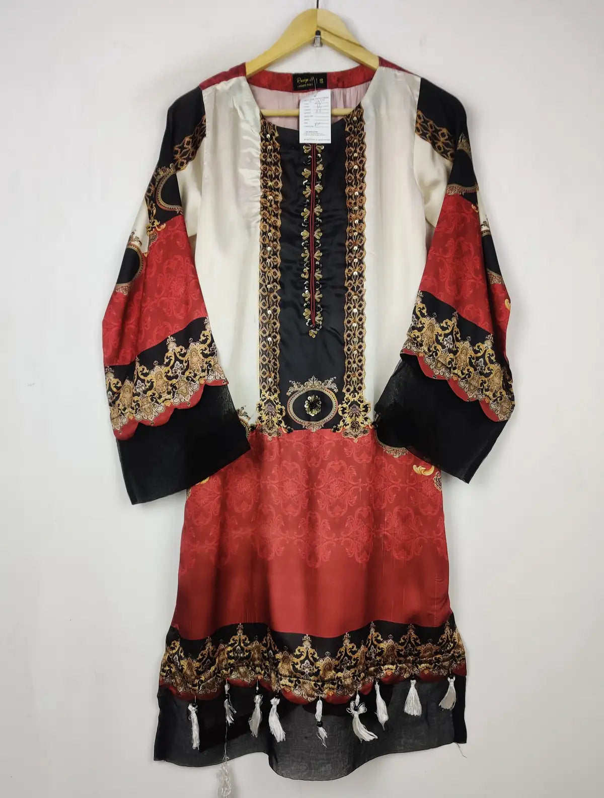 Buy online pre-used pre-loved 100% authentic & Original branded Raniya (BK-2310) available in Pakistan. Top international brands avilable.