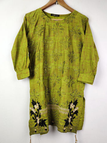 Buy online pre-used pre-loved 100% authentic & Original branded Guriya (BK-235) available in Pakistan. Top international brands avilable.