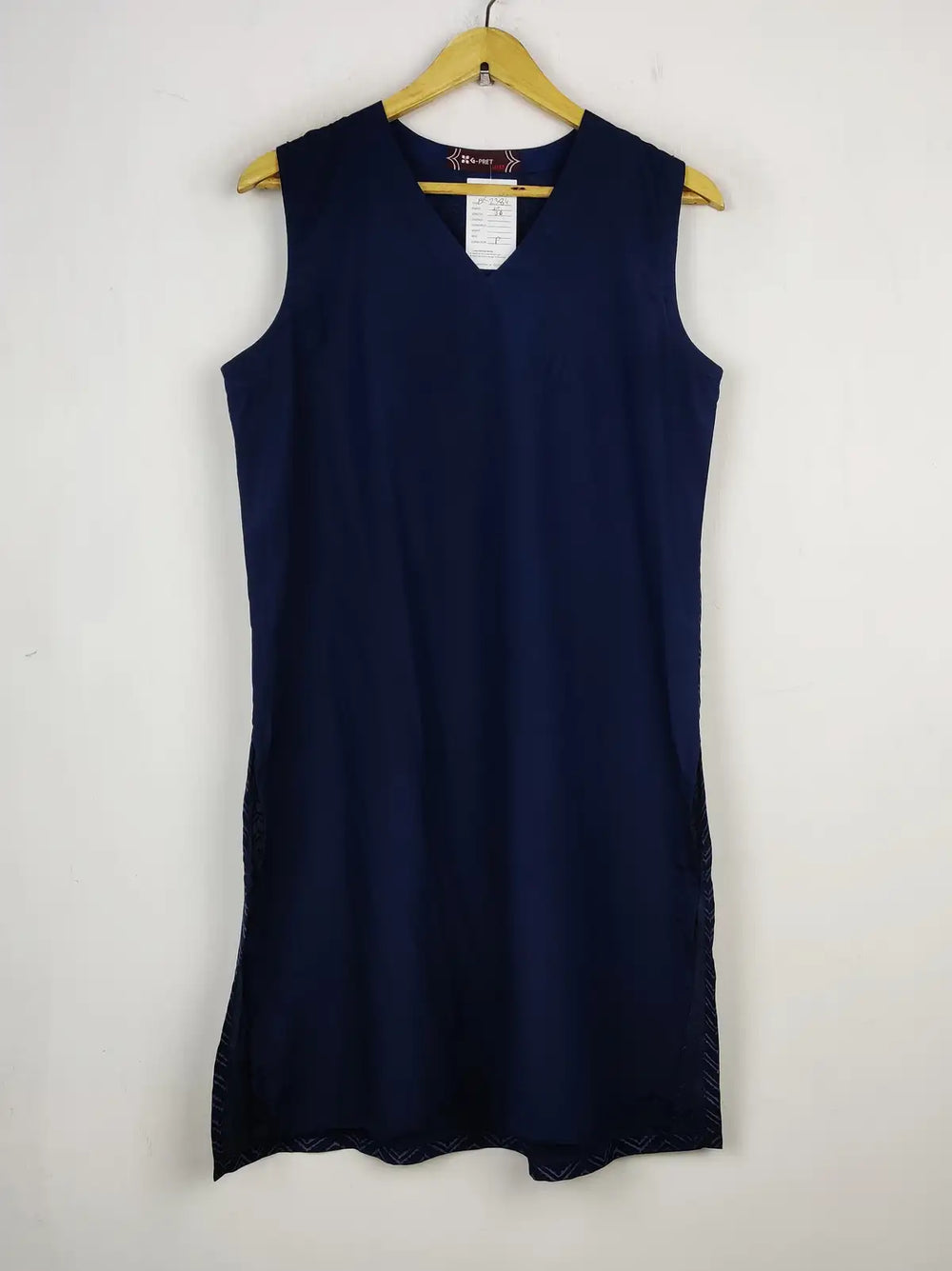 Buy online pre-used pre-loved 100% authentic & Original branded Gul Ahmed (BK-2384) available in Pakistan. Top international brands avilable.