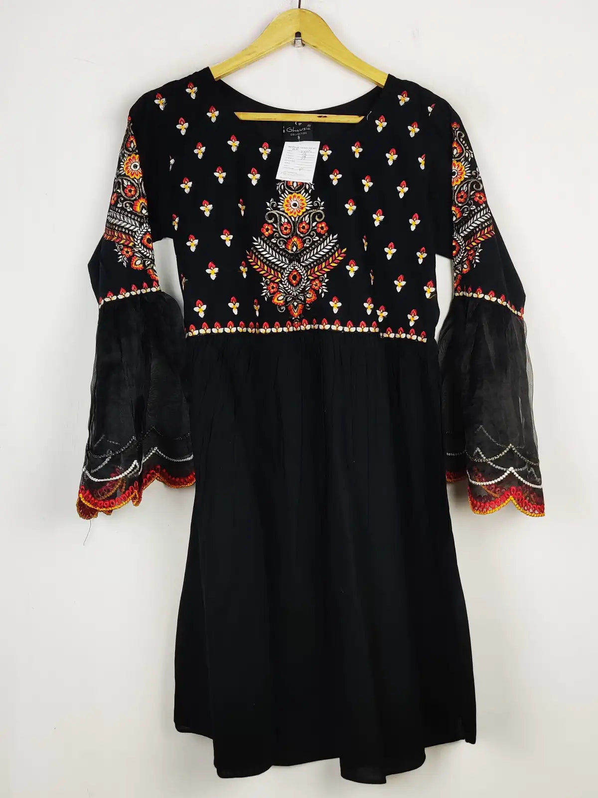 Buy online pre-used pre-loved 100% authentic & Original branded Ghausia (BK-2405) available in Pakistan. Top international brands avilable.