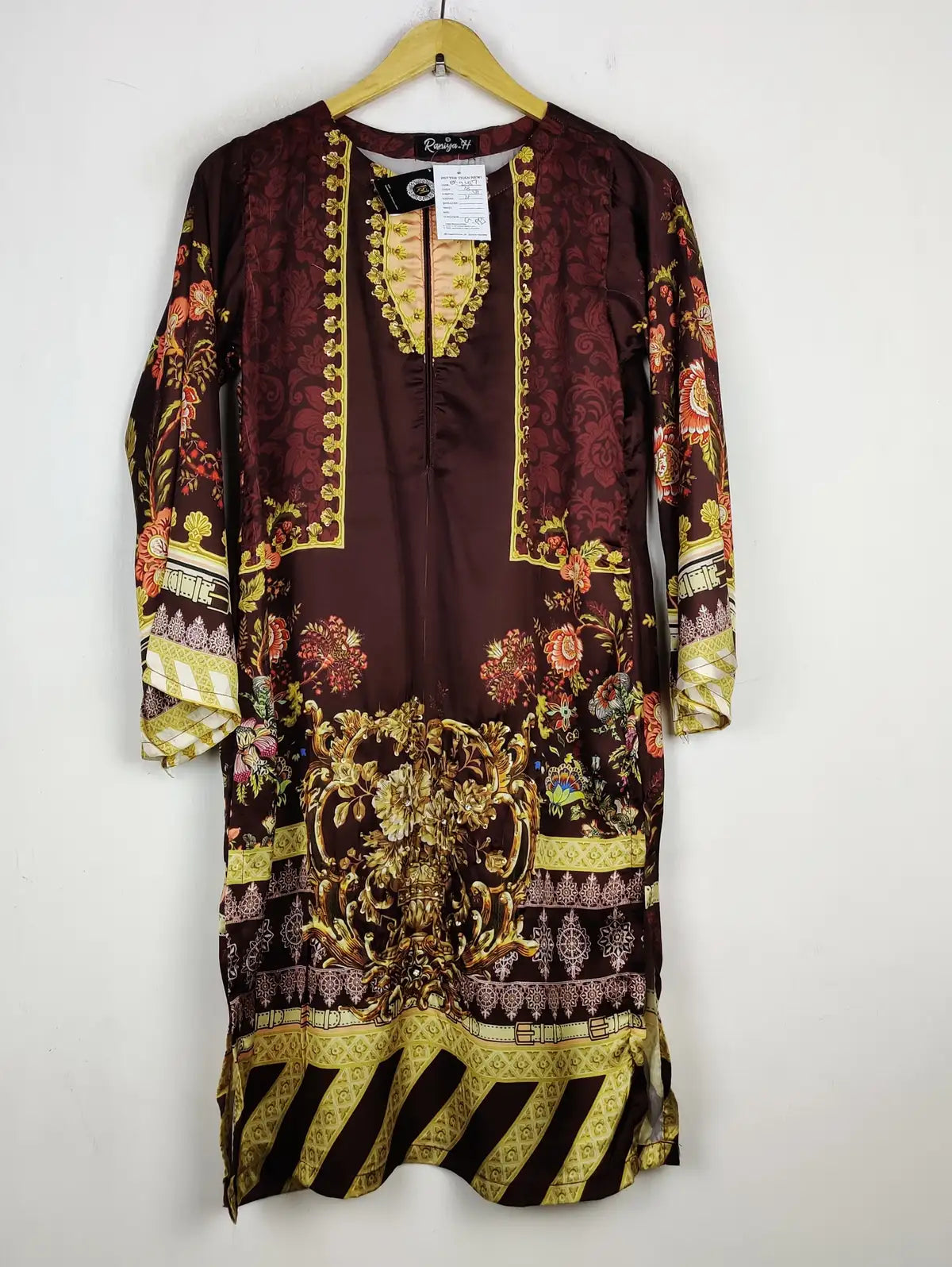 Buy online pre-used pre-loved 100% authentic & Original branded Raniya,Hai (BK-2417) available in Pakistan. Top international brands avilable.