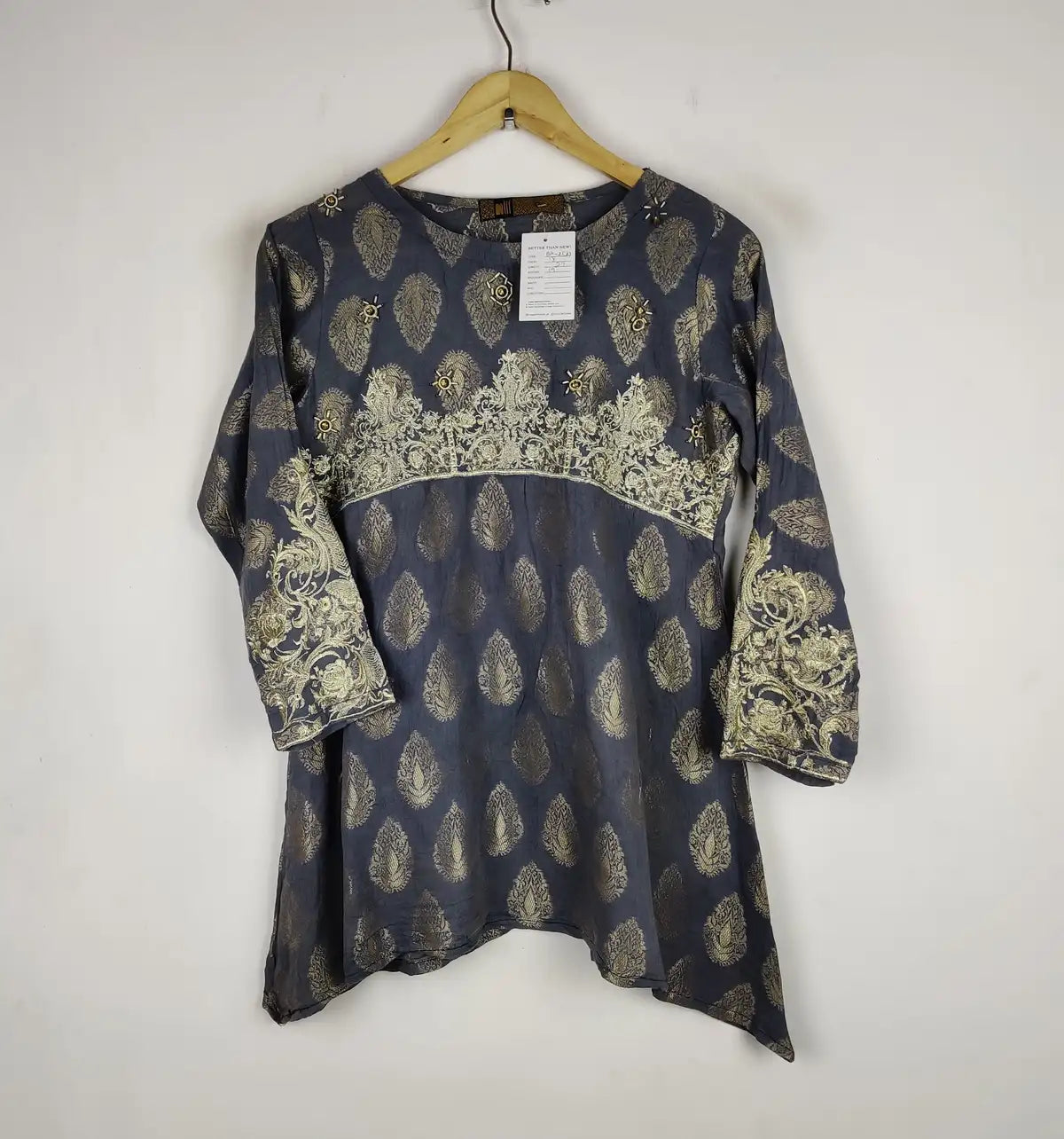 Buy online pre-used pre-loved 100% authentic & Original branded Motif (BK-2561) available in Pakistan. Top international brands avilable.