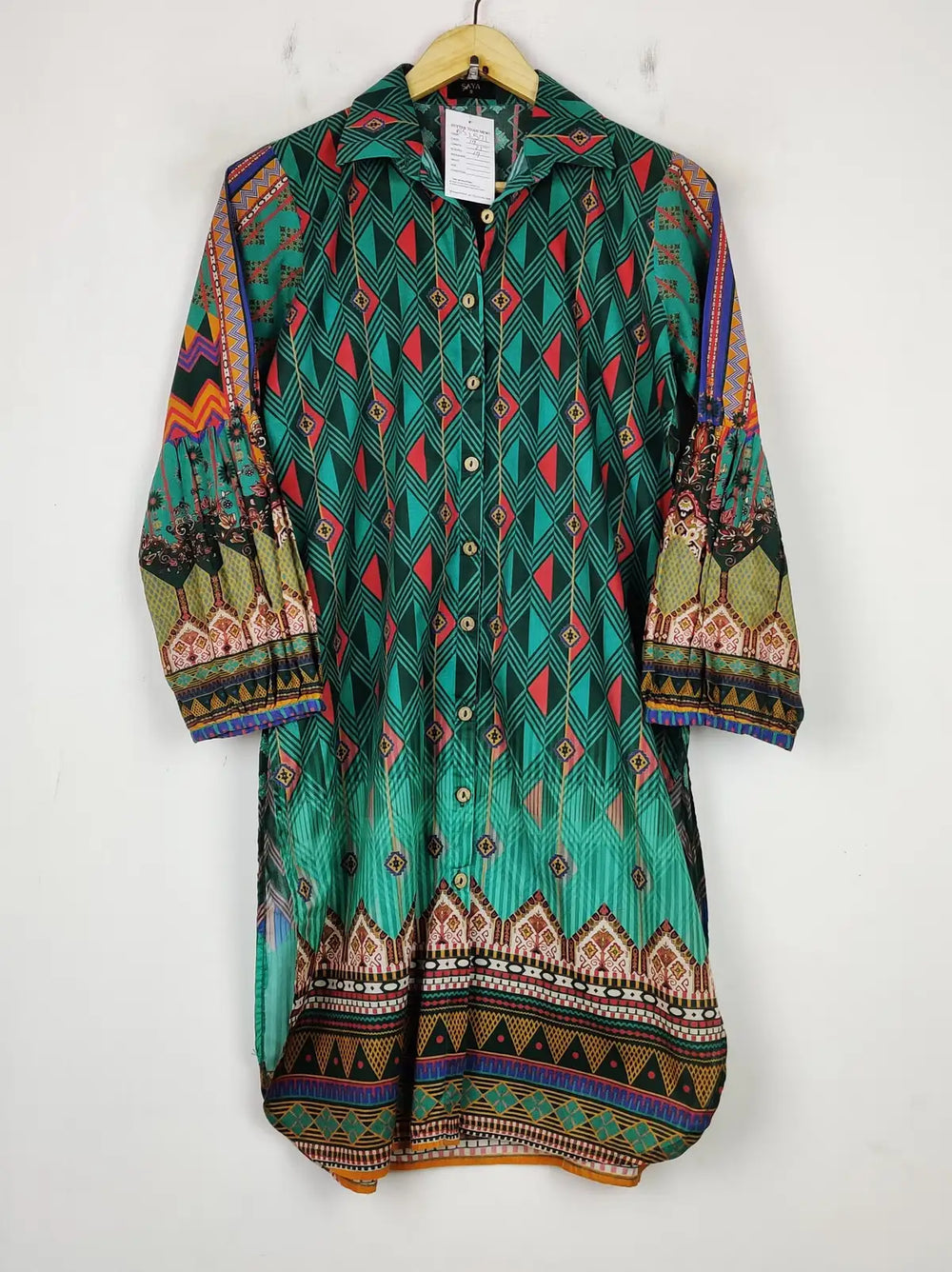 Buy online pre-used pre-loved 100% authentic & Original branded Saya (BK-2571) available in Pakistan. Top international brands avilable.