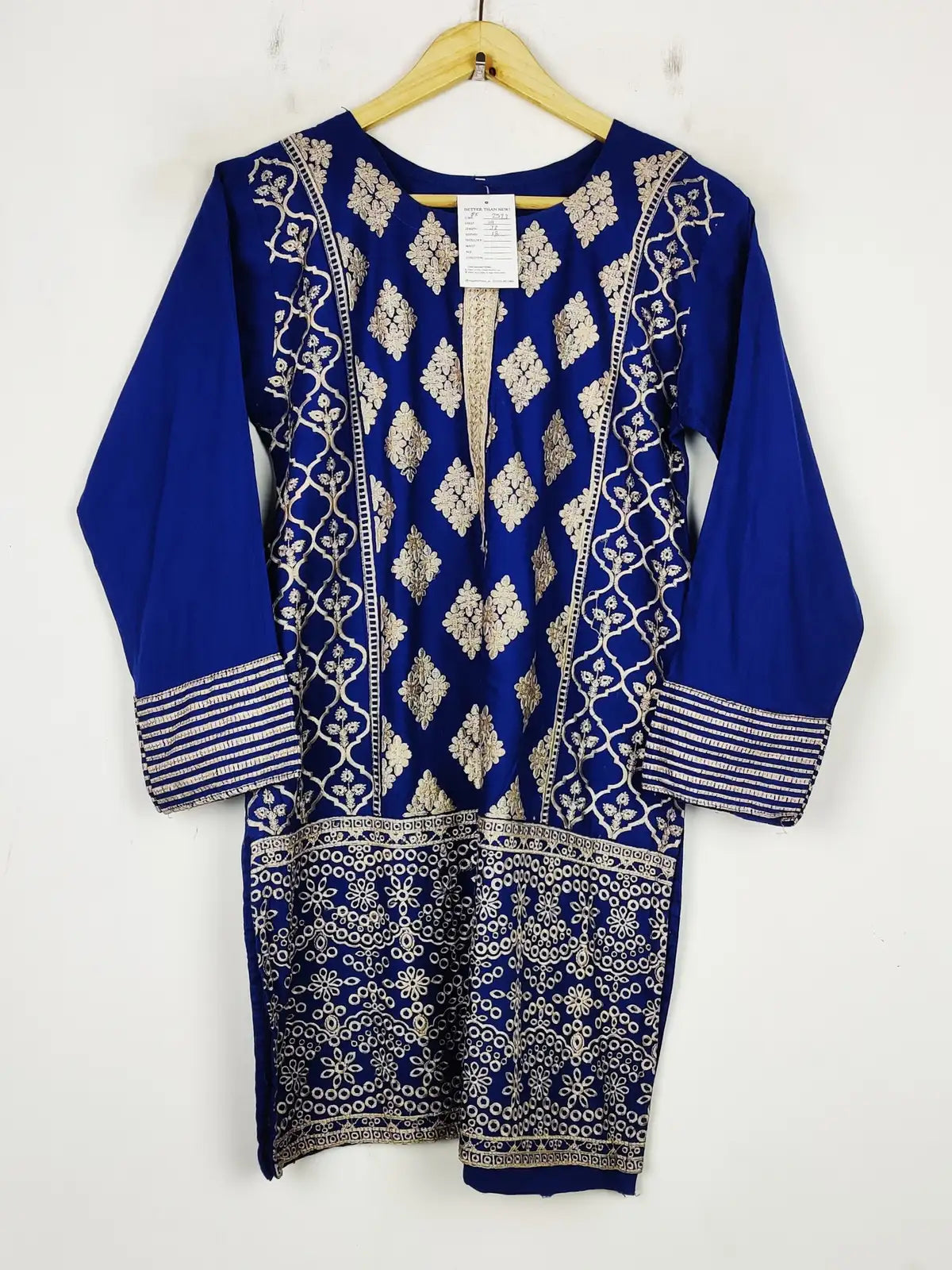 Buy online pre-used pre-loved 100% authentic & Original branded Unknown Brand (BK-2573) available in Pakistan. Top international brands avilable.