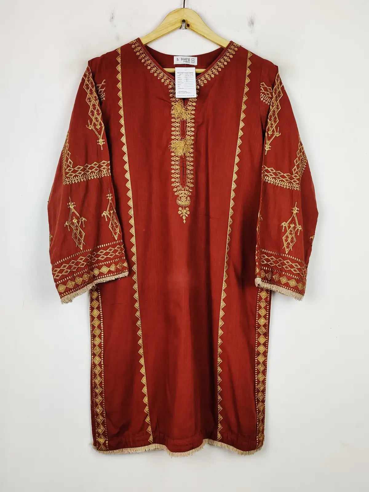 Buy online pre-used pre-loved 100% authentic & Original branded Sohaye (BK-2579) available in Pakistan. Top international brands avilable.