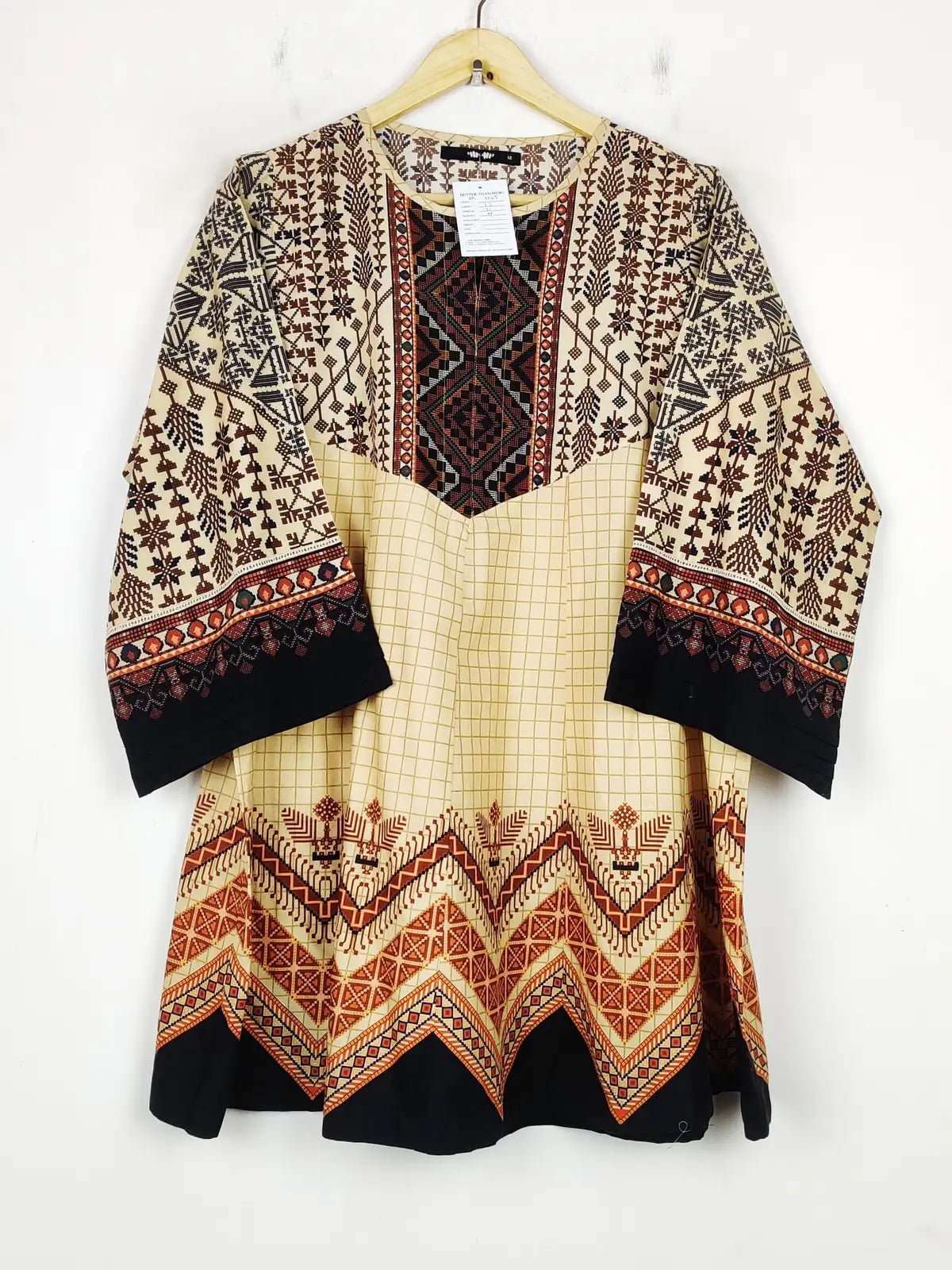Buy online pre-used pre-loved 100% authentic & Original branded Khaadi (BK-2603) available in Pakistan. Top international brands avilable.