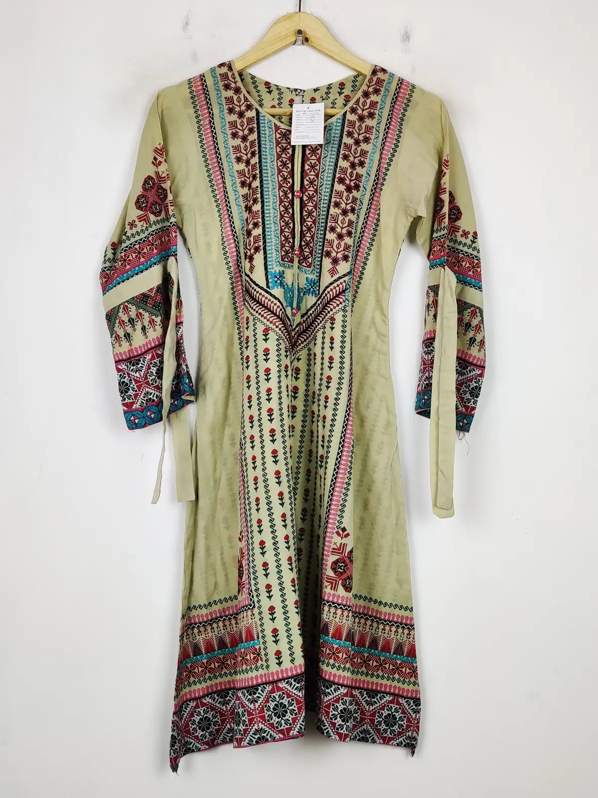 Buy online pre-used pre-loved 100% authentic & Original branded Unknown Brand (BK-2605) available in Pakistan. Top international brands avilable.