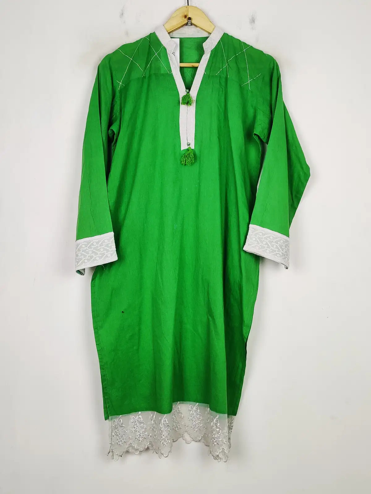 Buy online pre-used pre-loved 100% authentic & Original branded Unknown Brand (BK-2684) available in Pakistan. Top international brands avilable.