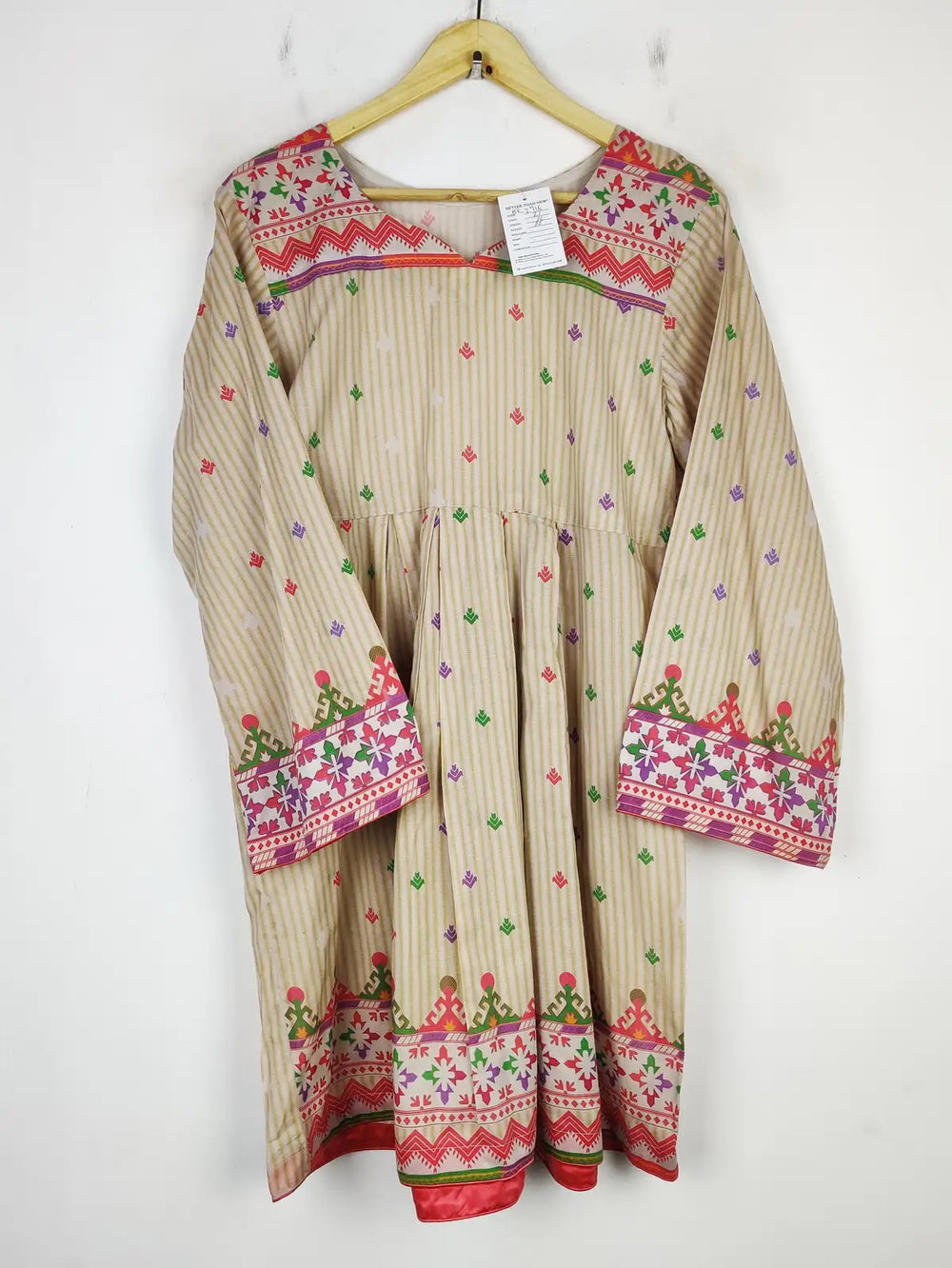 Buy online pre-used pre-loved 100% authentic & Original branded Unknown Brand (BK-2716) available in Pakistan. Top international brands avilable.