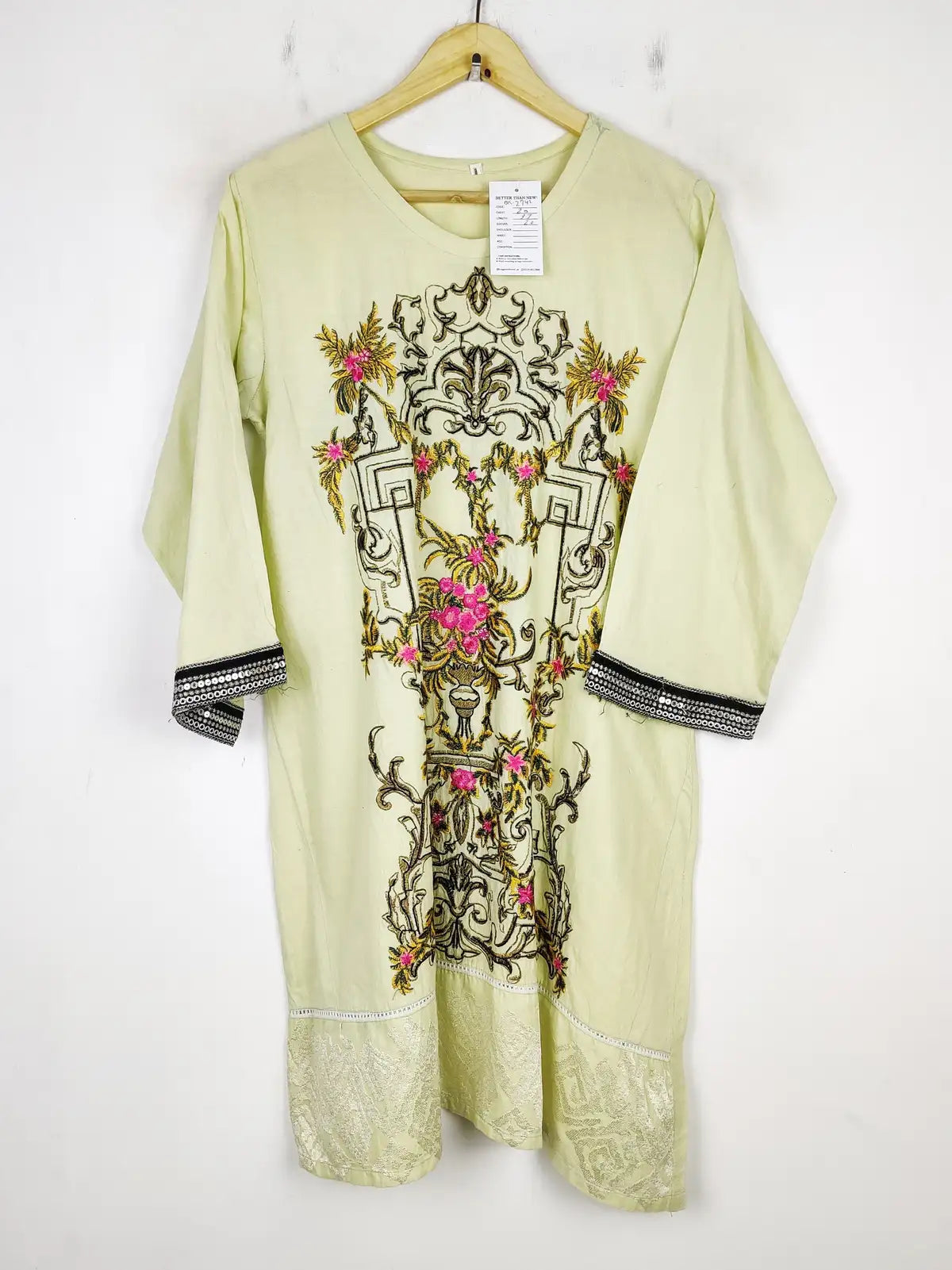 Buy online pre-used pre-loved 100% authentic & Original branded Unknown Brand (BK-2742) available in Pakistan. Top international brands avilable.