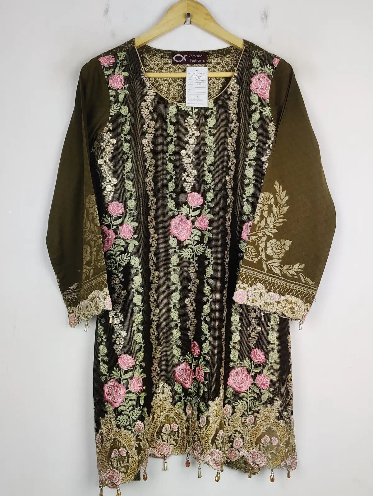 Buy online pre-used pre-loved 100% authentic & Original branded Carnation (BK-3057) available in Pakistan. Top international brands avilable.
