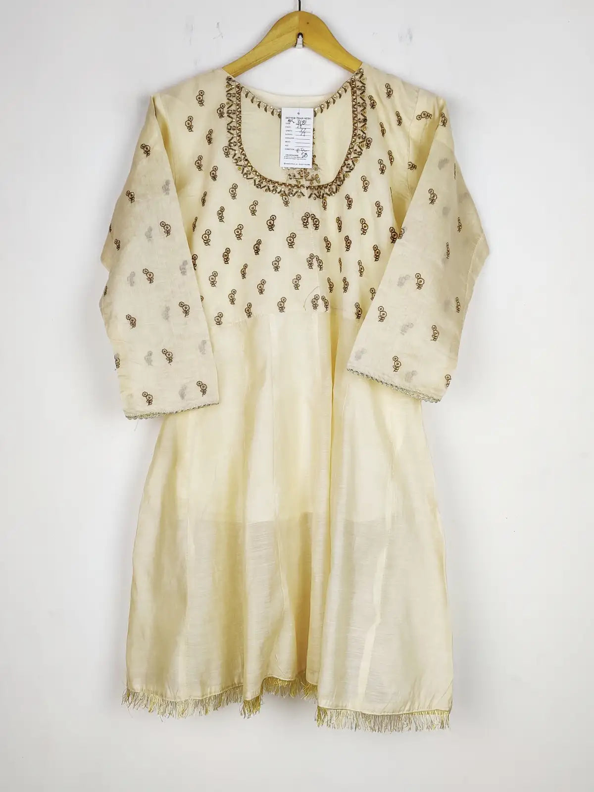 Buy online pre-used pre-loved 100% authentic & Original branded Unknown Brand (BK-3181) available in Pakistan. Top international brands avilable.