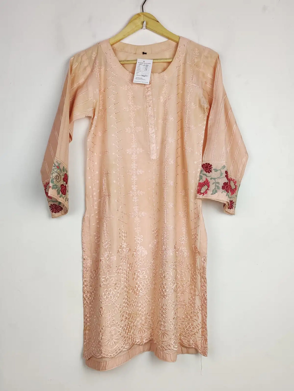Buy online pre-used pre-loved 100% authentic & Original branded Unknown Brand (BK-3286) available in Pakistan. Top international brands avilable.