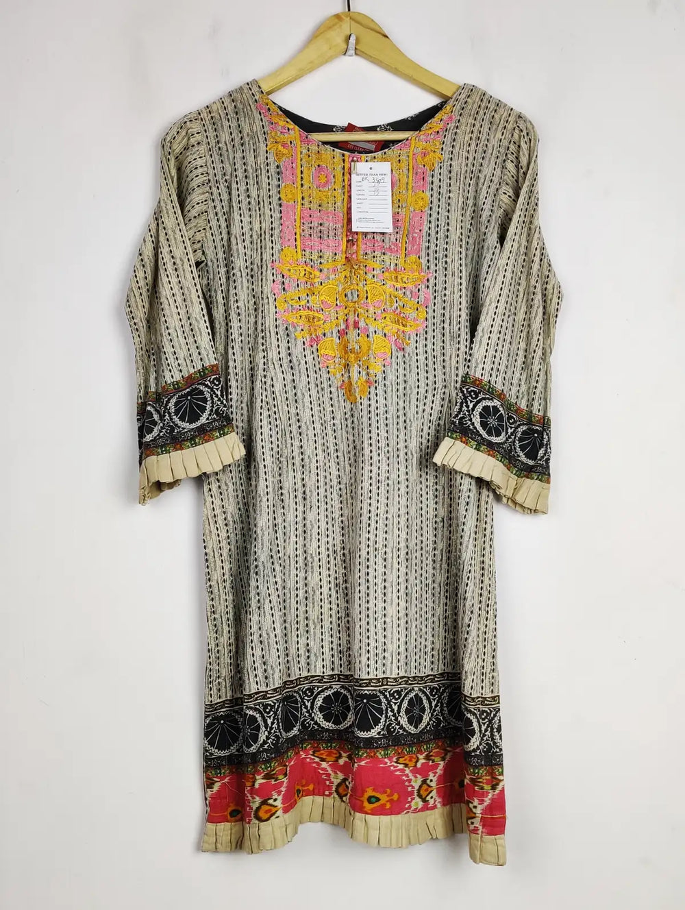 Buy online pre-used pre-loved 100% authentic & Original branded Munira (BK-3309) available in Pakistan. Top international brands avilable.