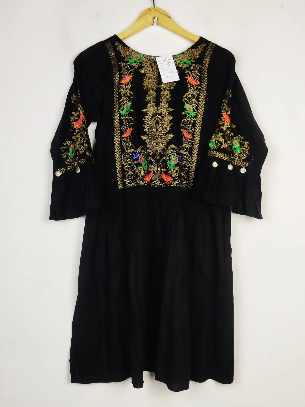 Buy online pre-used pre-loved 100% authentic & Original branded Unknown Brand (BK-3363) available in Pakistan. Top international brands avilable.