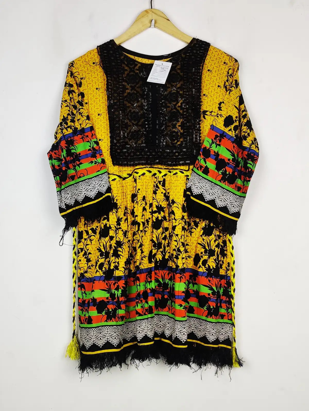 Buy online pre-used pre-loved 100% authentic & Original branded Unknown Brand (BK-3372) available in Pakistan. Top international brands avilable.