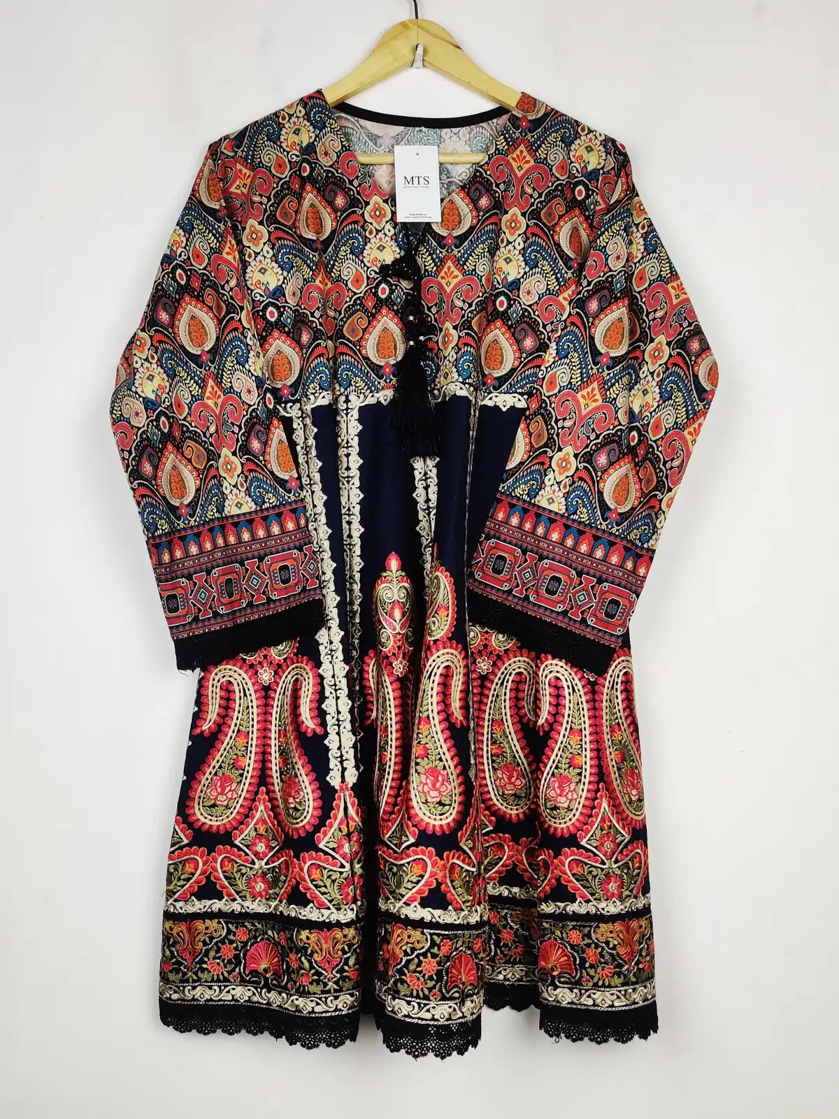 Buy online pre-used pre-loved 100% authentic & Original branded Unknown Brand (BK-3383) available in Pakistan. Top international brands avilable.