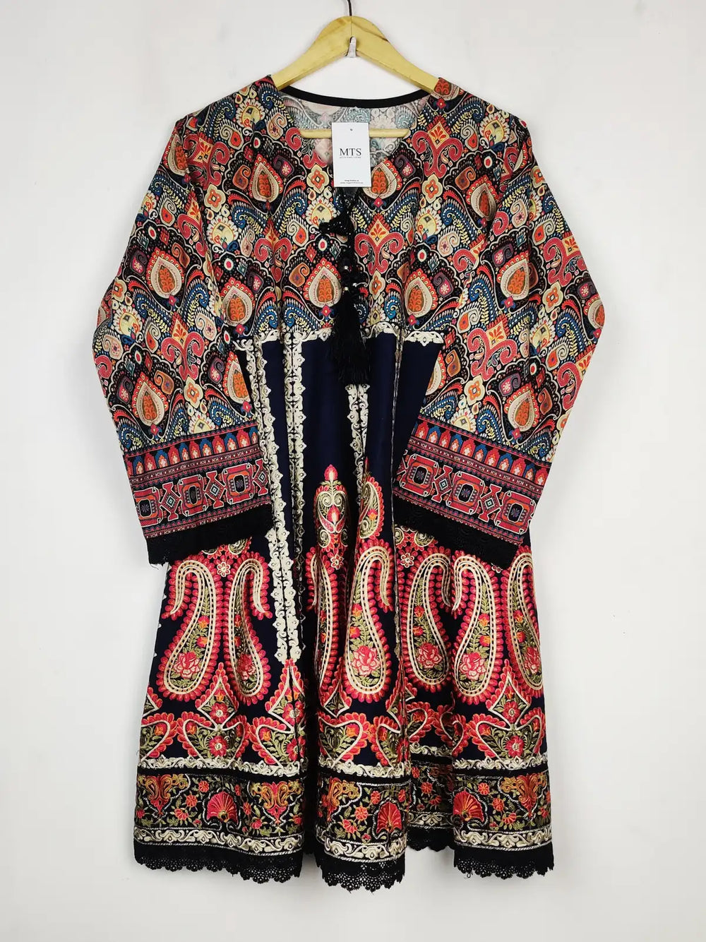 Buy online pre-used pre-loved 100% authentic & Original branded Unknown Brand (BK-3383) available in Pakistan. Top international brands avilable.