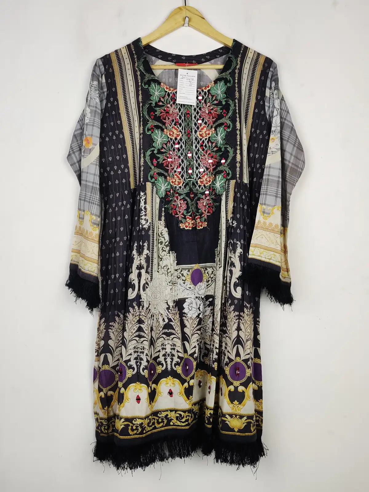 Buy online pre-used pre-loved 100% authentic & Original branded Munira (BK-3428) available in Pakistan. Top international brands avilable.