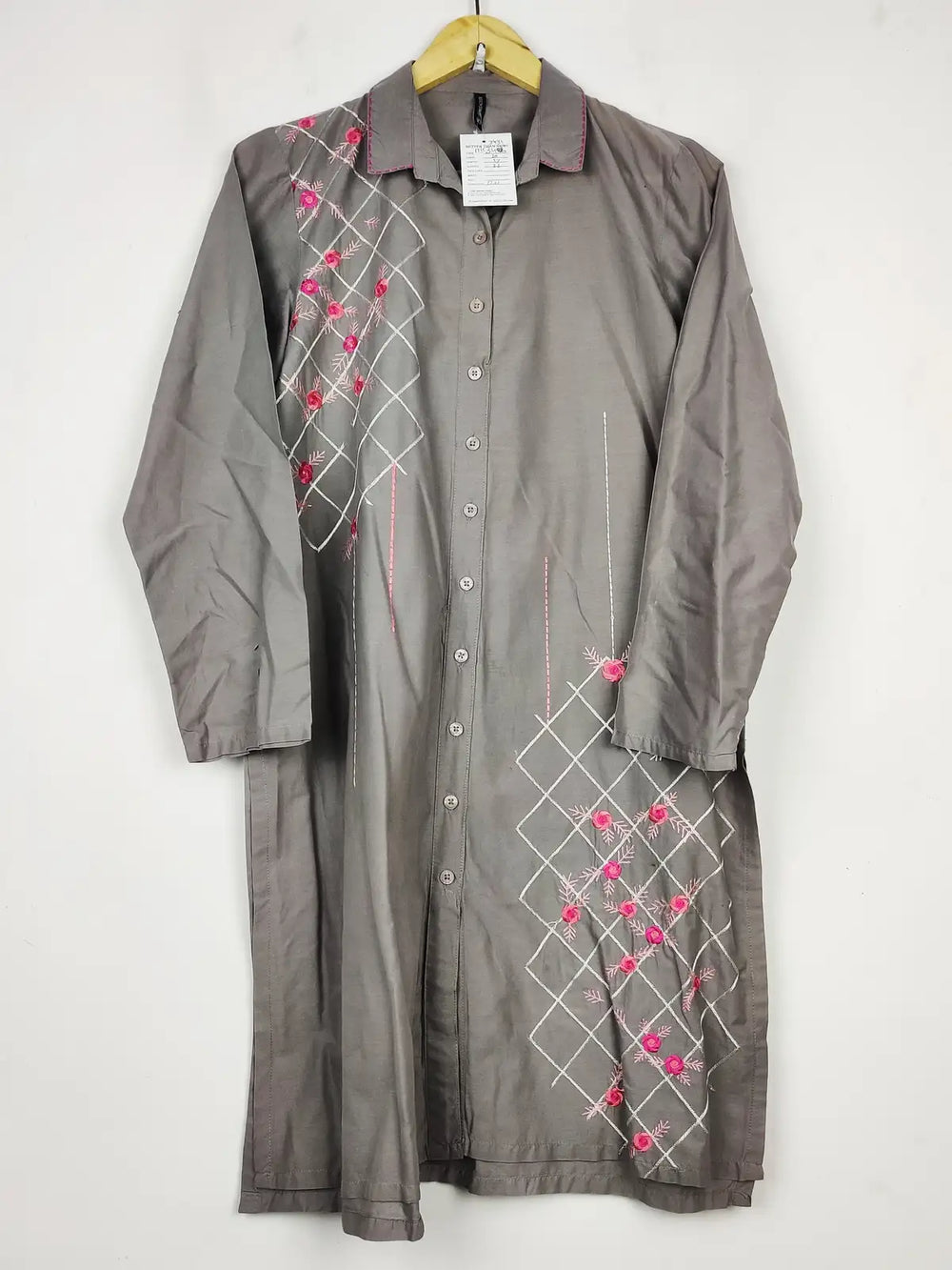 Buy online pre-used pre-loved 100% authentic & Original branded Beechtree (BK-3431) available in Pakistan. Top international brands avilable.