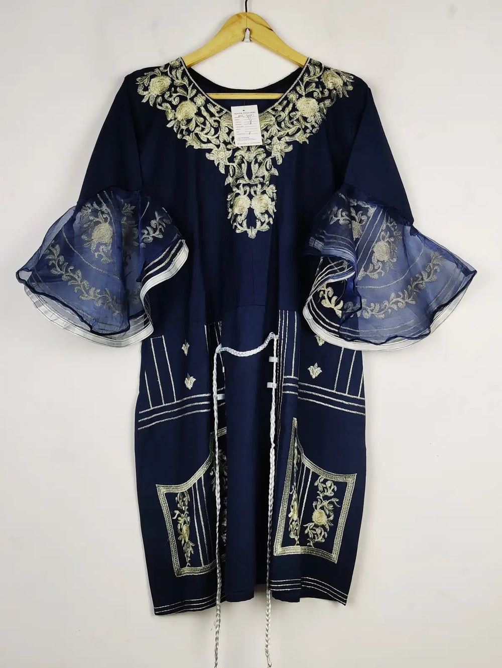 Buy online pre-used pre-loved 100% authentic & Original branded Unknown Brand (BK-3441) available in Pakistan. Top international brands avilable.