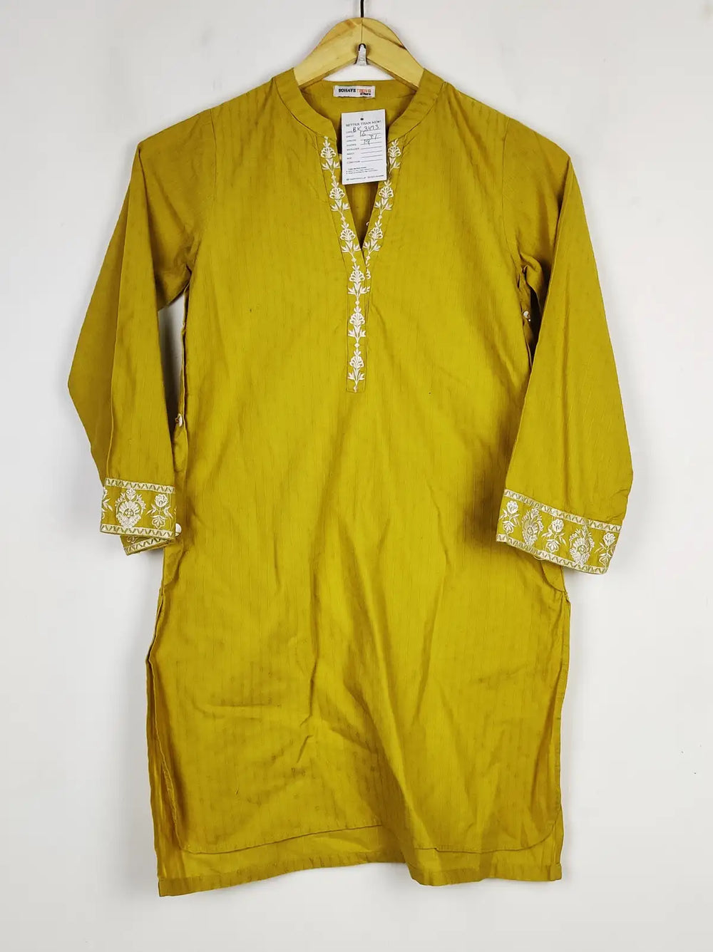 Buy online pre-used pre-loved 100% authentic & Original branded Sohaye (BK-3473) available in Pakistan. Top international brands avilable.