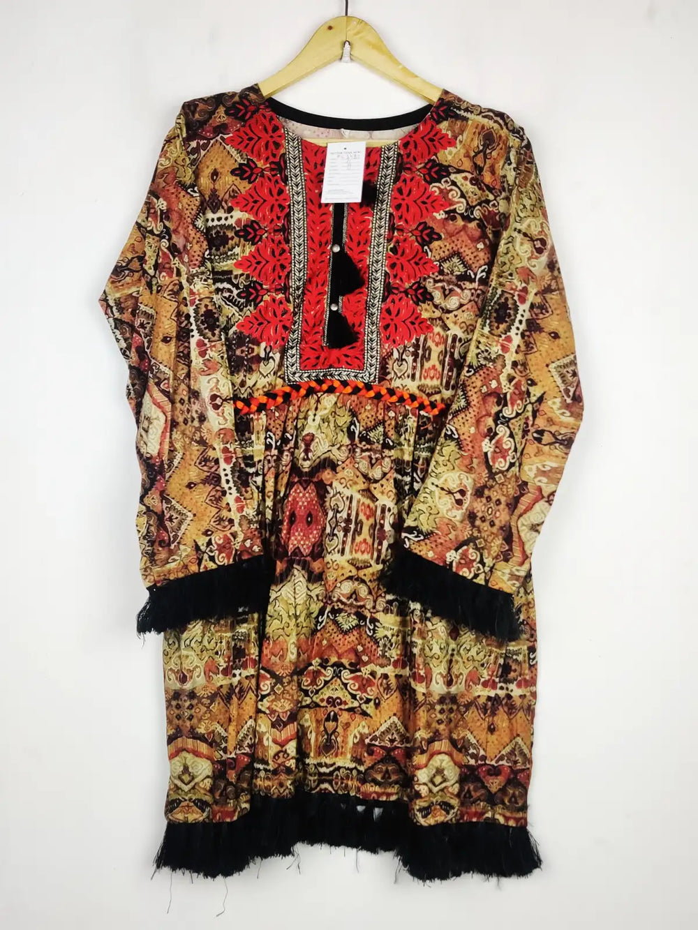 Buy online pre-used pre-loved 100% authentic & Original branded Unknown Brand (BK-3483) available in Pakistan. Top international brands avilable.