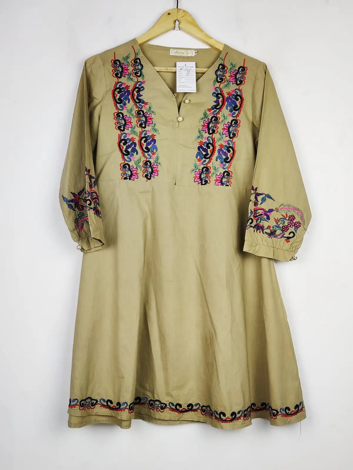 Buy online pre-used pre-loved 100% authentic & Original branded Maram Girl (BK-3543) available in Pakistan. Top international brands avilable.