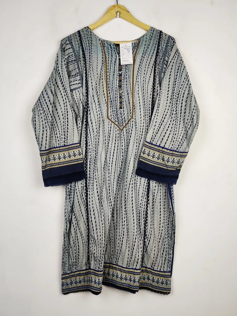 Buy online pre-used pre-loved 100% authentic & Original branded Sadabahar (BK-3596) available in Pakistan. Top international brands avilable.