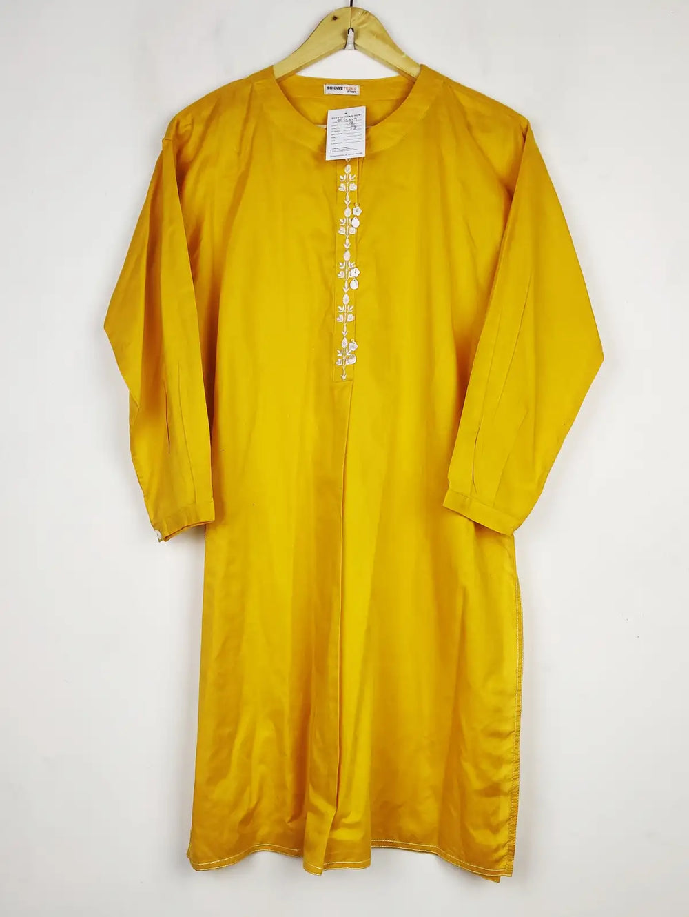 Buy online pre-used pre-loved 100% authentic & Original branded Sohaye (BK-3609) available in Pakistan. Top international brands avilable.