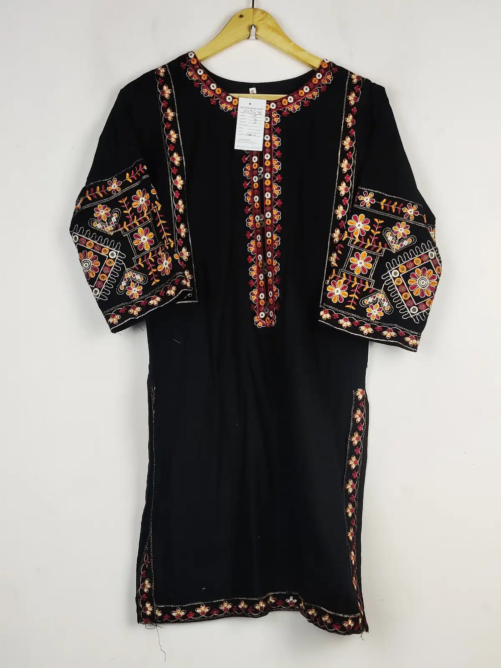 Buy online pre-used pre-loved 100% authentic & Original branded Unknown Brand (BK-3638) available in Pakistan. Top international brands avilable.
