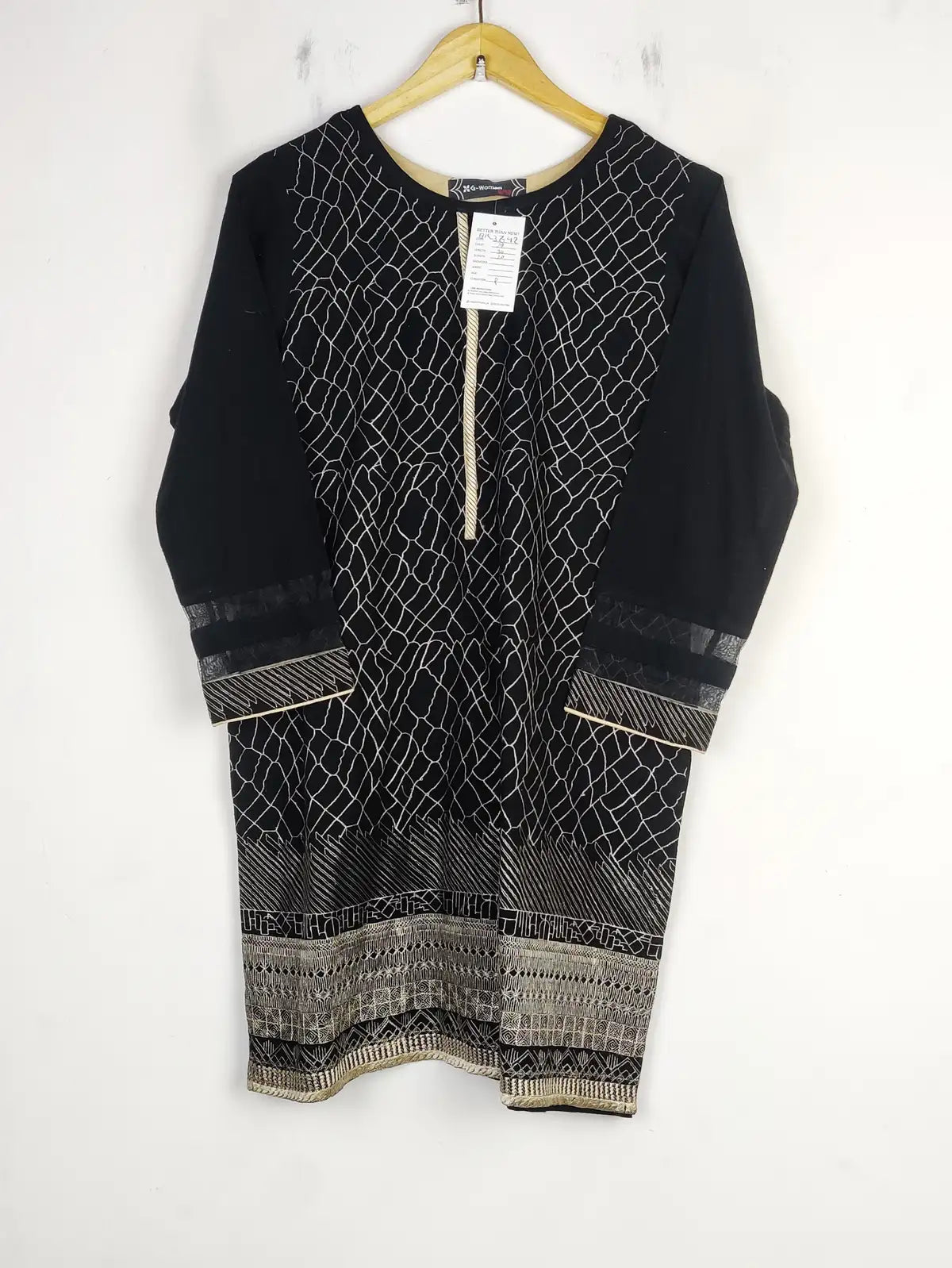 Buy online pre-used pre-loved 100% authentic & Original branded Gul Ahmed (BK-3642) available in Pakistan. Top international brands avilable.