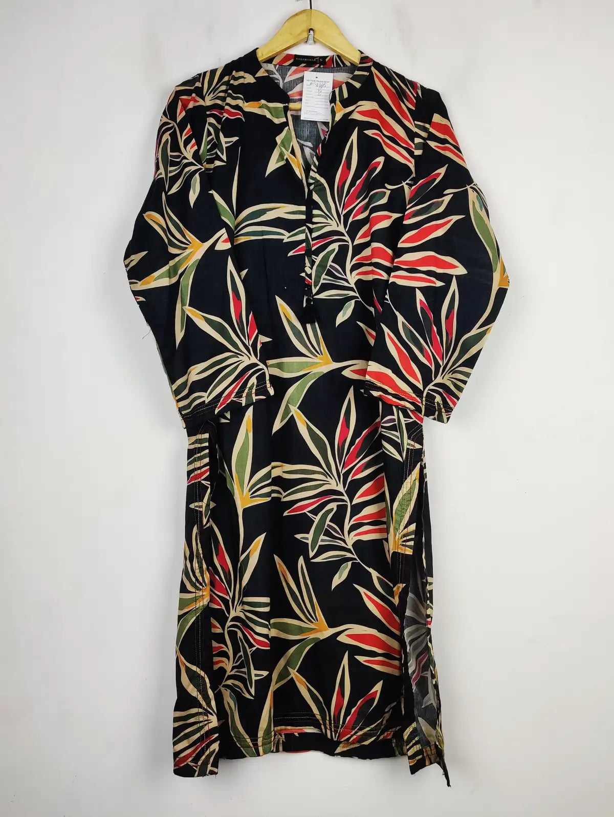 Buy online pre-used pre-loved 100% authentic & Original branded Sadabahar (BK-3665) available in Pakistan. Top international brands avilable.
