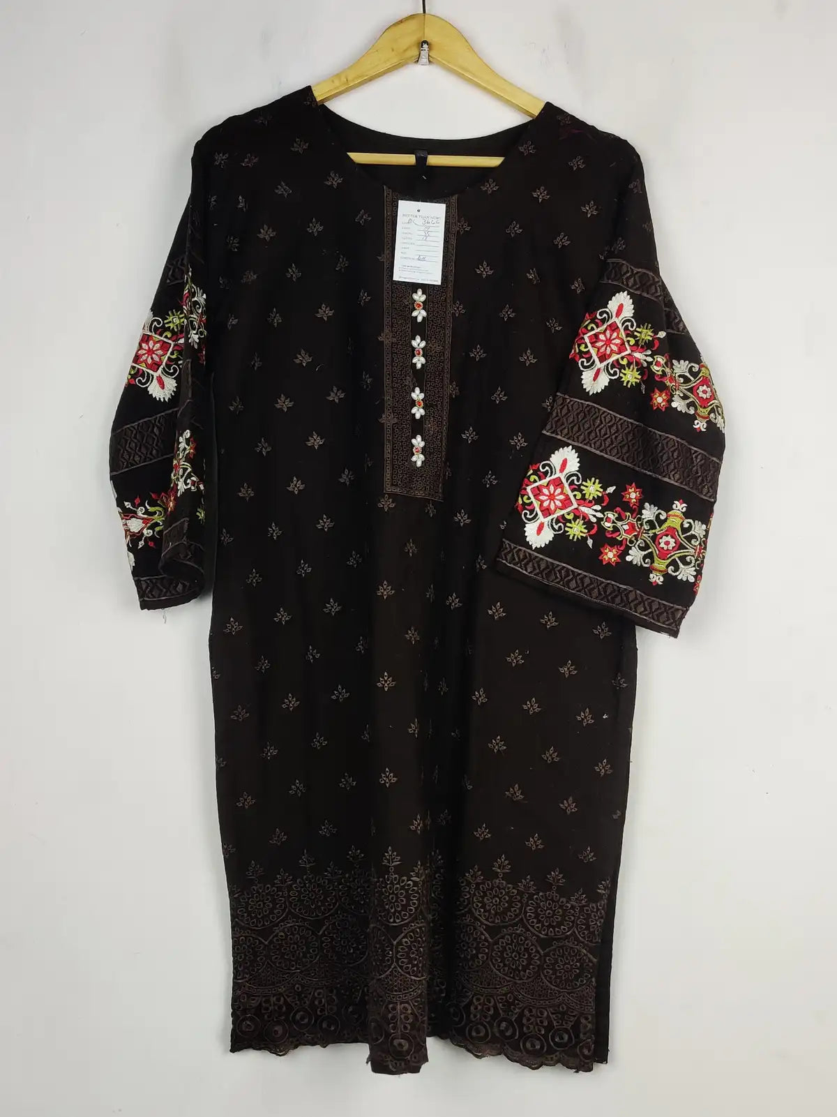 Buy online pre-used pre-loved 100% authentic & Original branded Unknown Brand (BK-3666) available in Pakistan. Top international brands avilable.