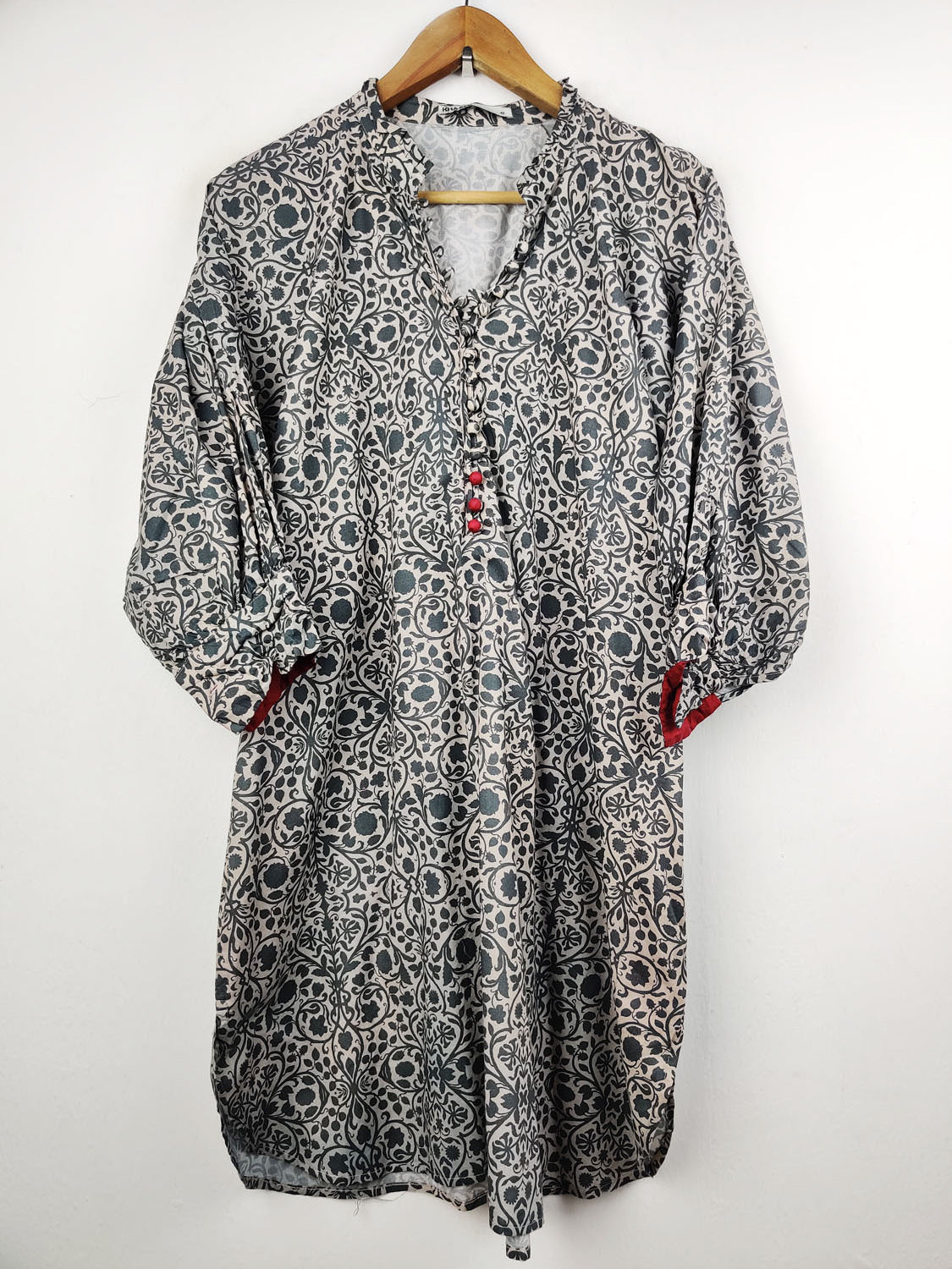 Buy online pre-used pre-loved 100% authentic & Original branded Khaadi (BK-367) available in Pakistan. Top international brands avilable.