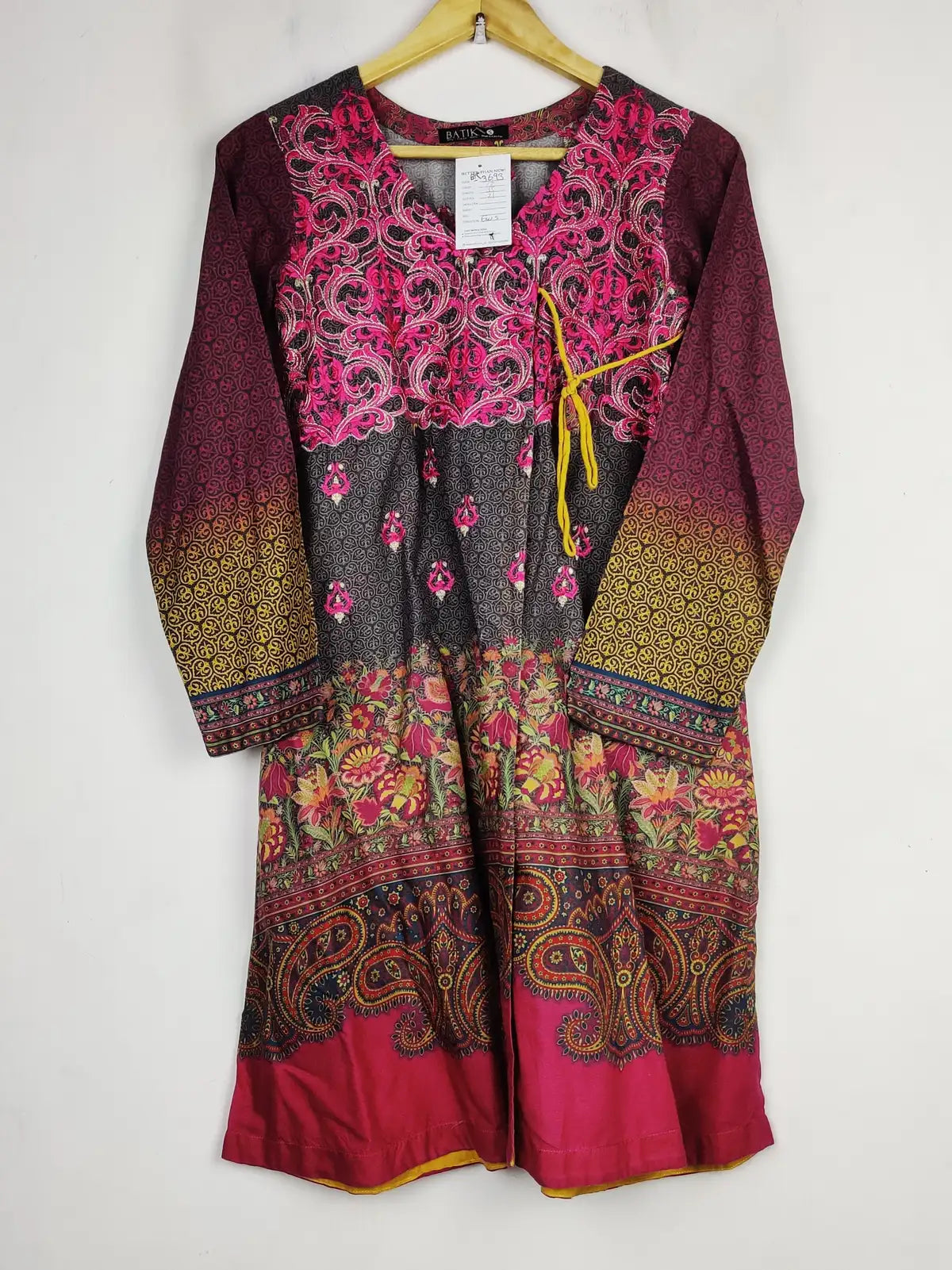 Buy online pre-used pre-loved 100% authentic & Original branded Batik (BK-3693) available in Pakistan. Top international brands avilable.
