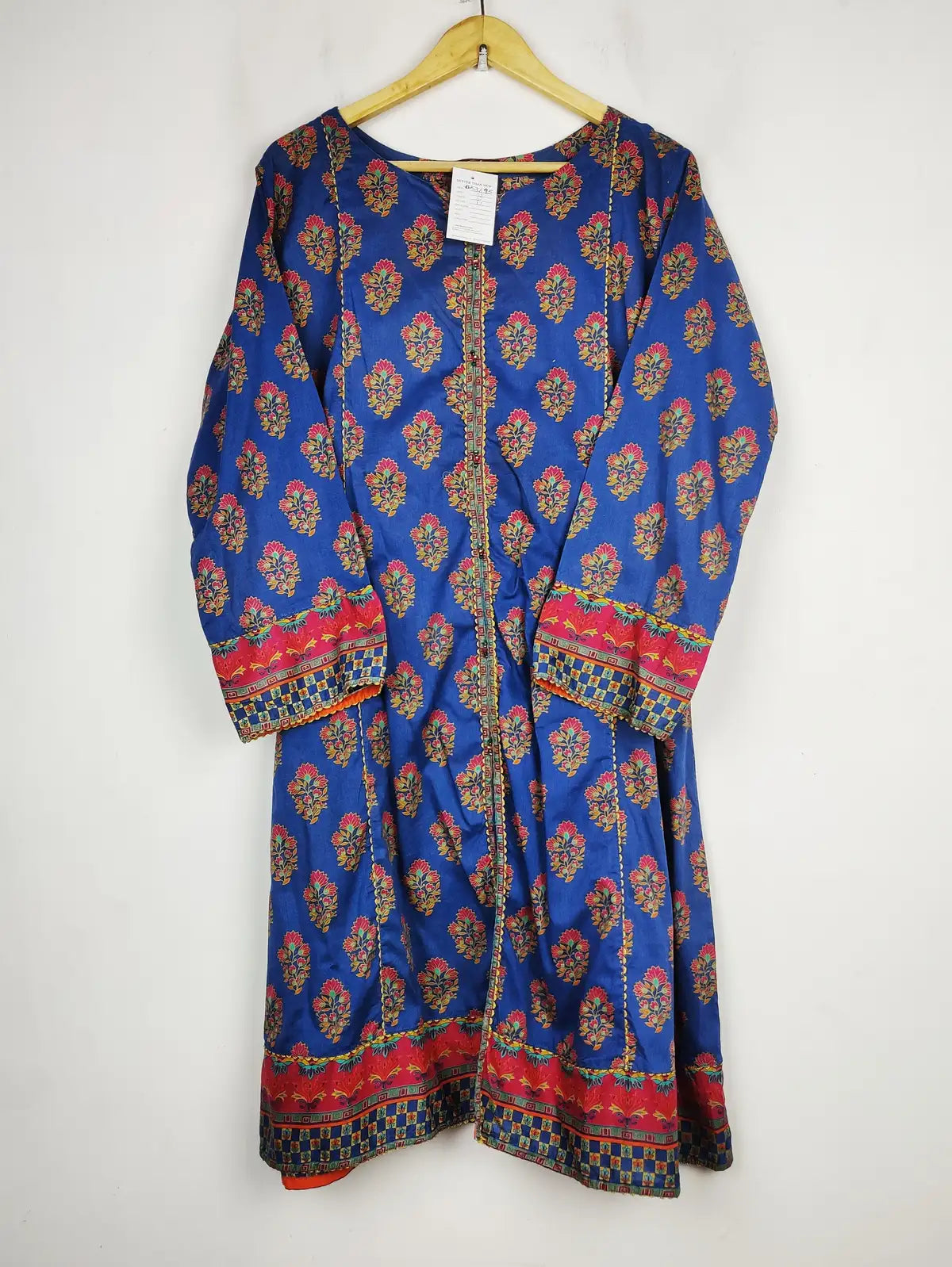 Buy online pre-used pre-loved 100% authentic & Original branded Bin Saeed (BK-3695) available in Pakistan. Top international brands avilable.