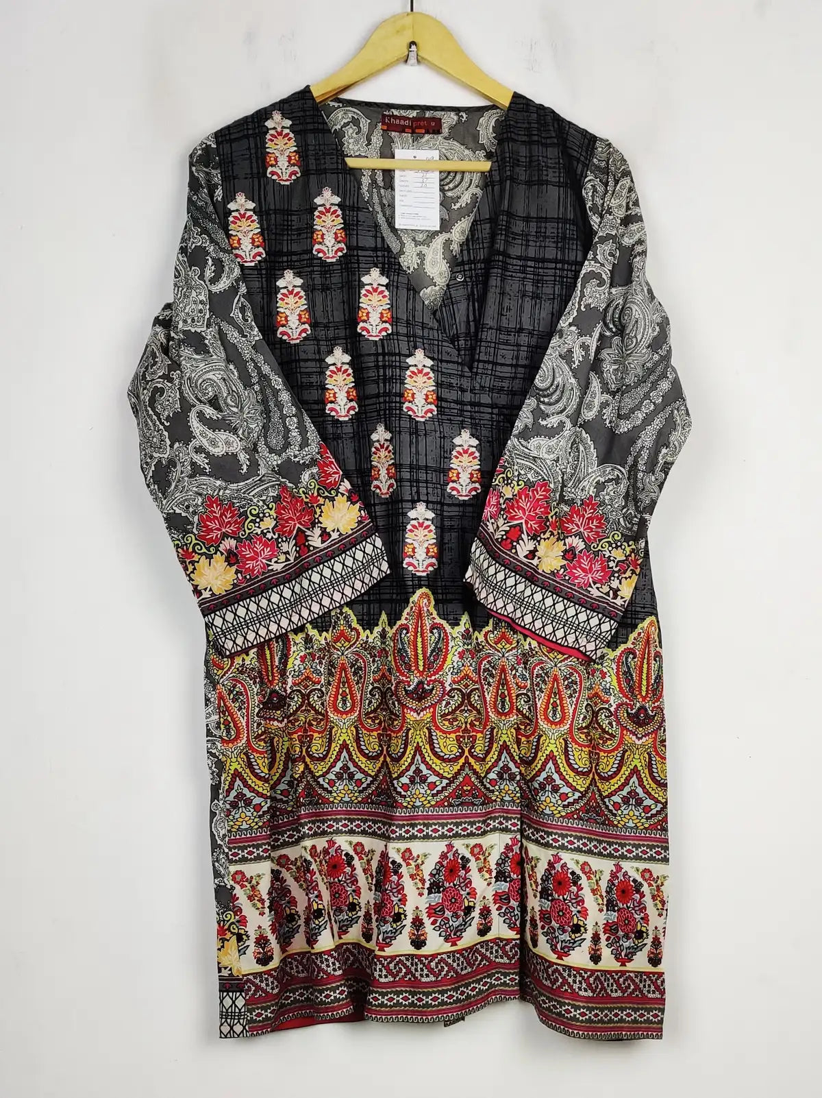 Buy online pre-used pre-loved 100% authentic & Original branded Khaadi (BK-3749) available in Pakistan. Top international brands avilable.
