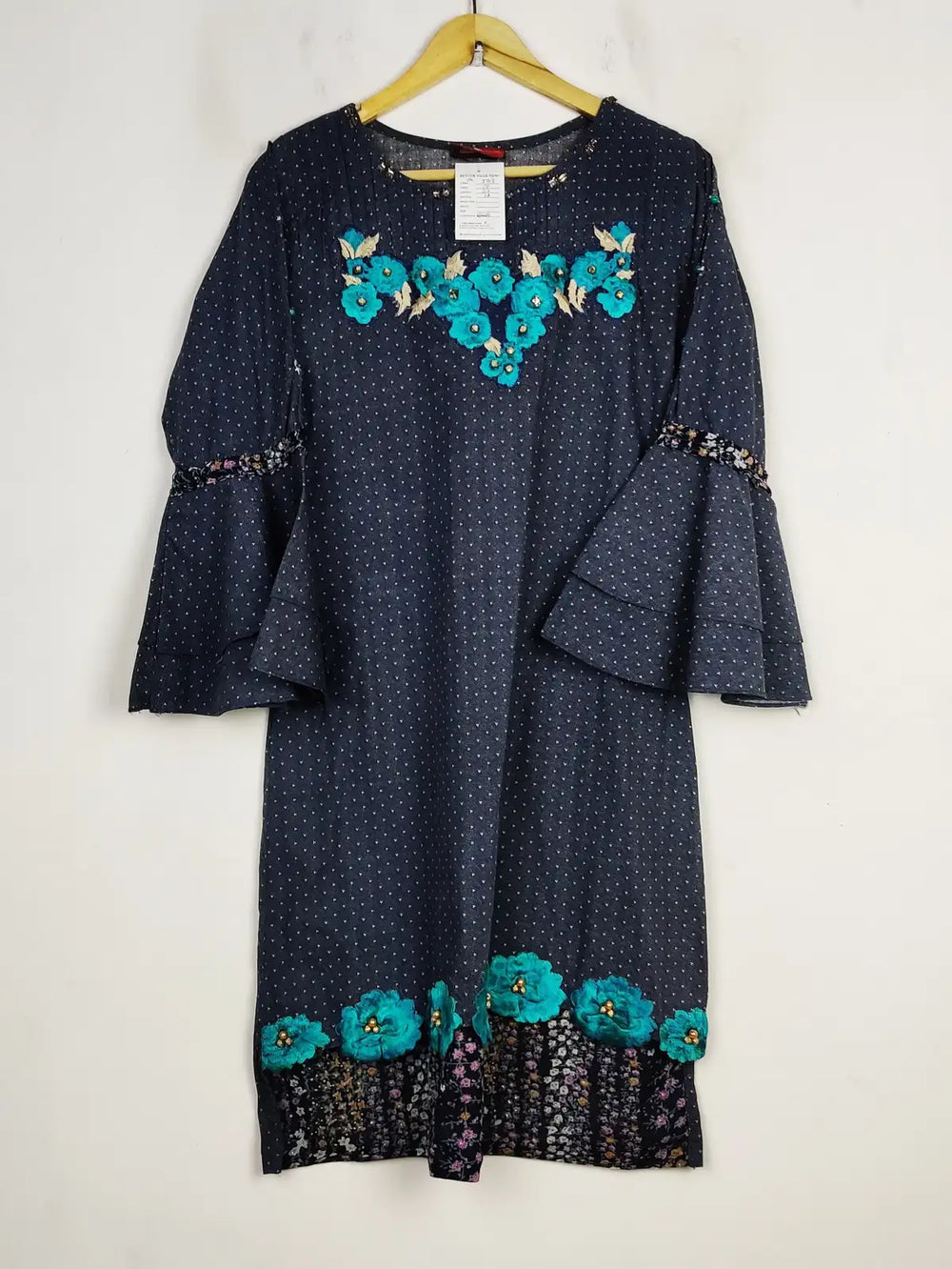 Buy online pre-used pre-loved 100% authentic & Original branded Simrans (BK-3763) available in Pakistan. Top international brands avilable.