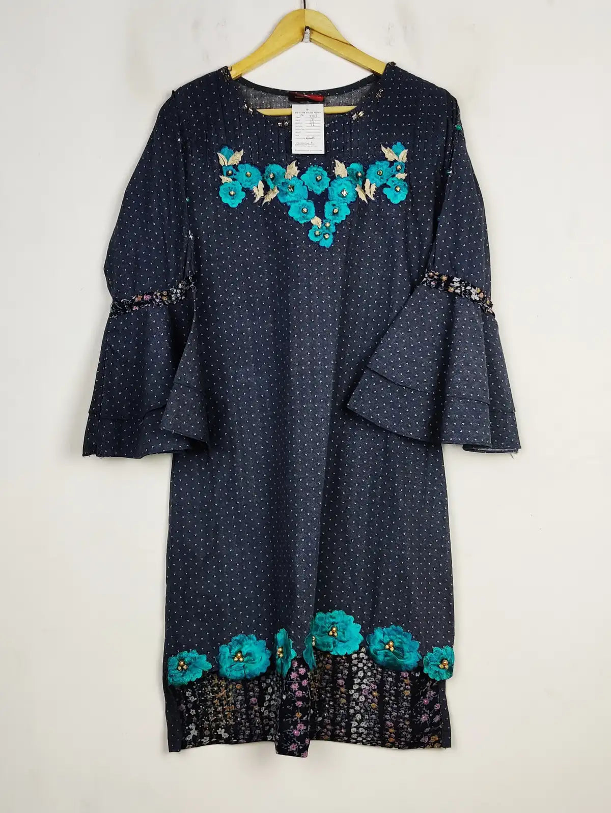 Buy online pre-used pre-loved 100% authentic & Original branded Simrans (BK-3763) available in Pakistan. Top international brands avilable.