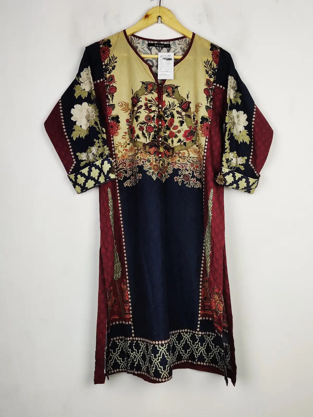 Buy online pre-used pre-loved 100% authentic & Original branded Khaadi (BK-3813) available in Pakistan. Top international brands avilable.